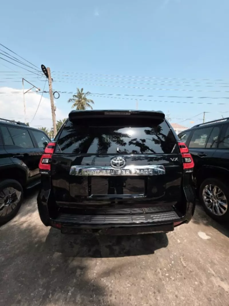 Toyota Landcruiser Prado   -