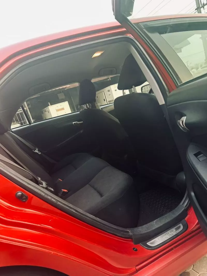 Toyota corolla   - 2010