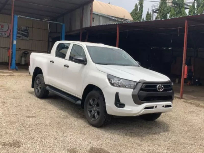 Toyota Hilux   - 2024