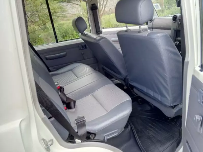 Toyota Land Cruiser 76 hard Top (9 Seater)   - 2014