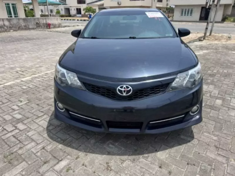 Toyota Camry   - 2014