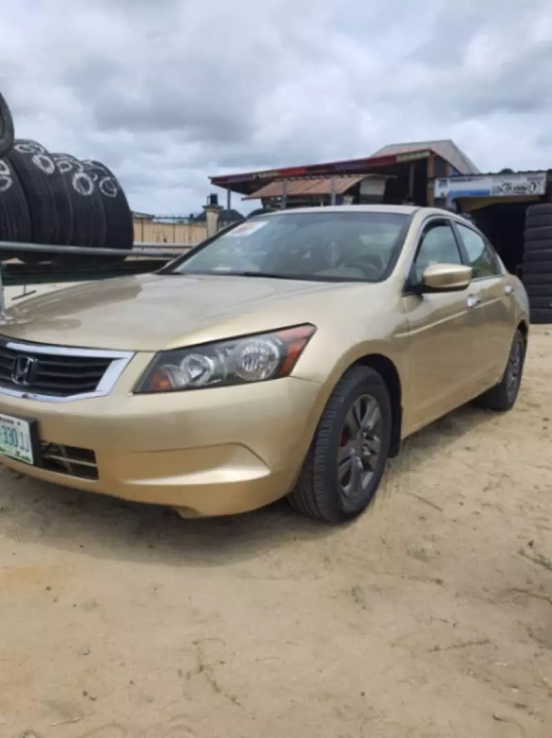 Honda Accord   - 2010