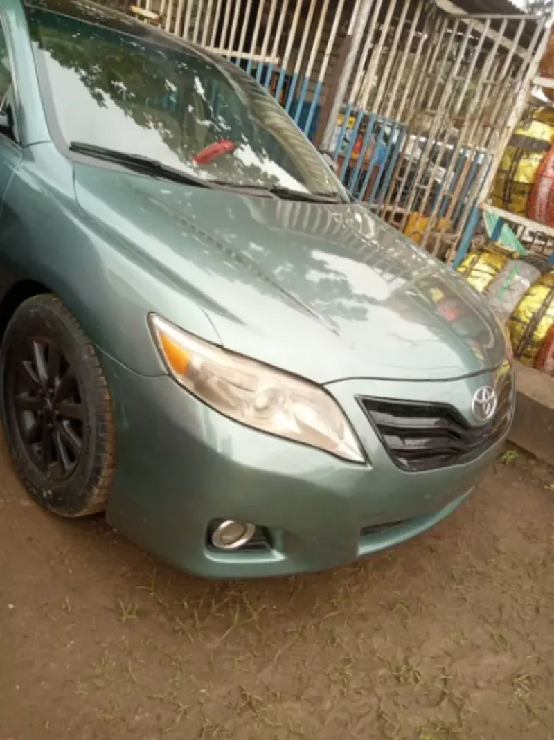 Toyota Camry   - 2011