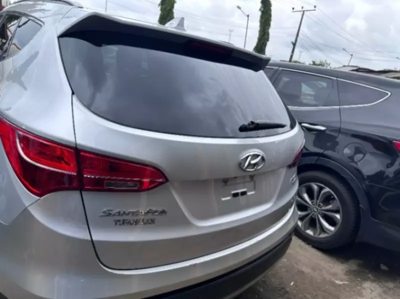 Hyundai Santa Fe   - 2014
