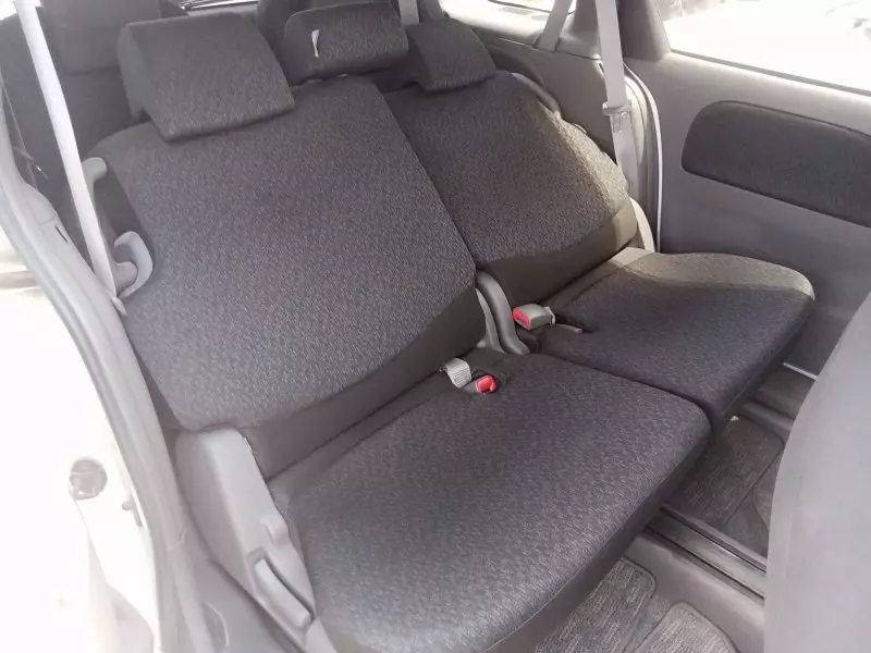 Toyota Sienta   - 2012
