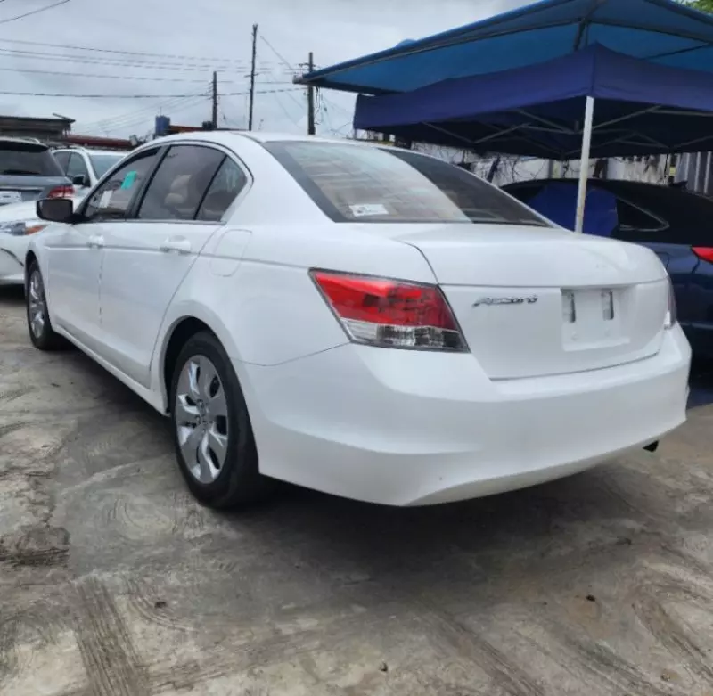 Honda Accord   - 2009