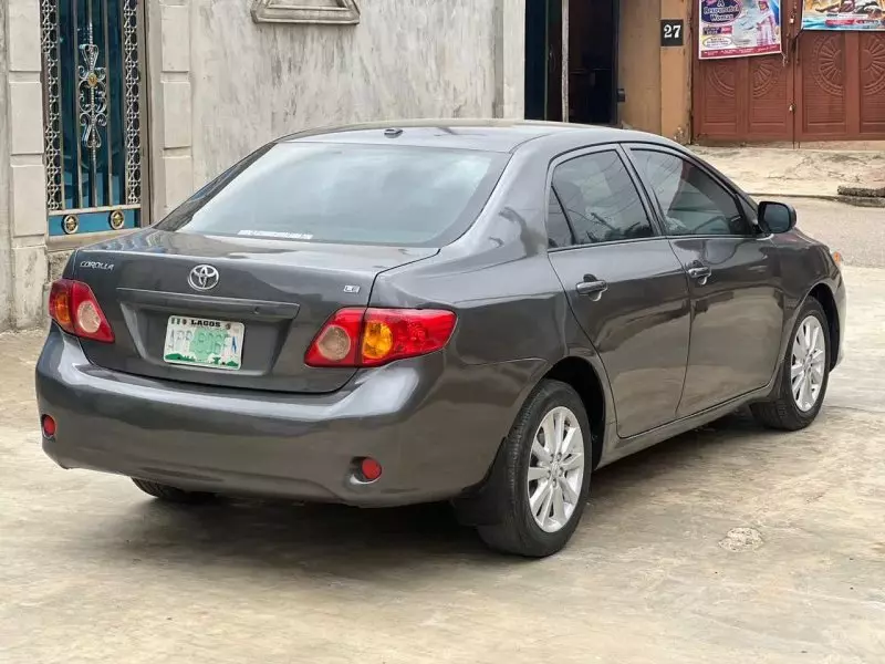 Toyota Corolla   - 2009