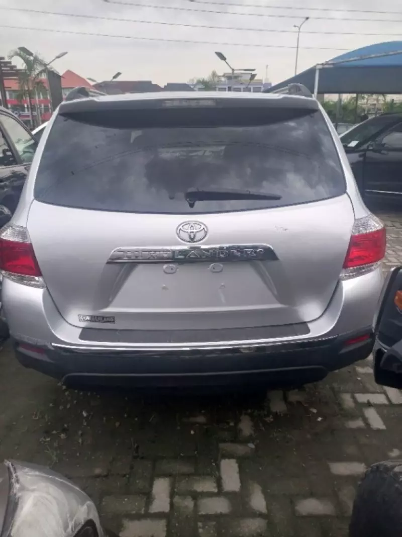 Toyota Highlander   - 2013