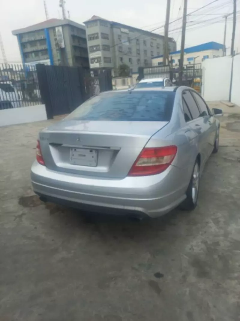 Mercedes-Benz C 300   - 2011