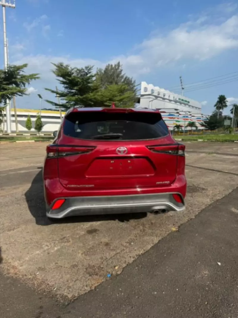 Toyota Highlander   - 2022