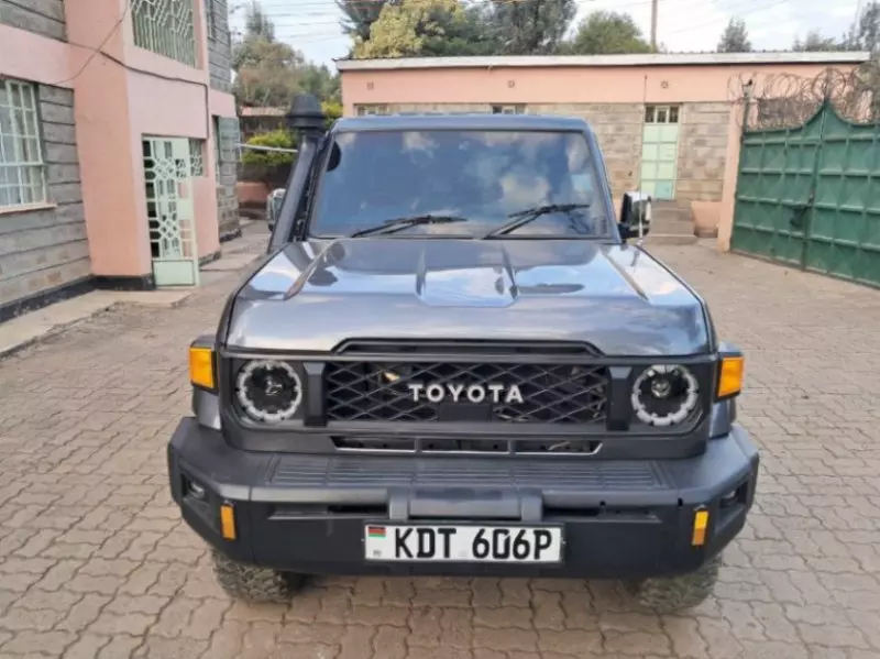 Toyota Landcruiser   - 2013
