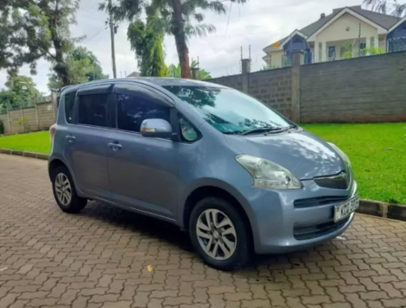 Toyota Ractis   - 2012