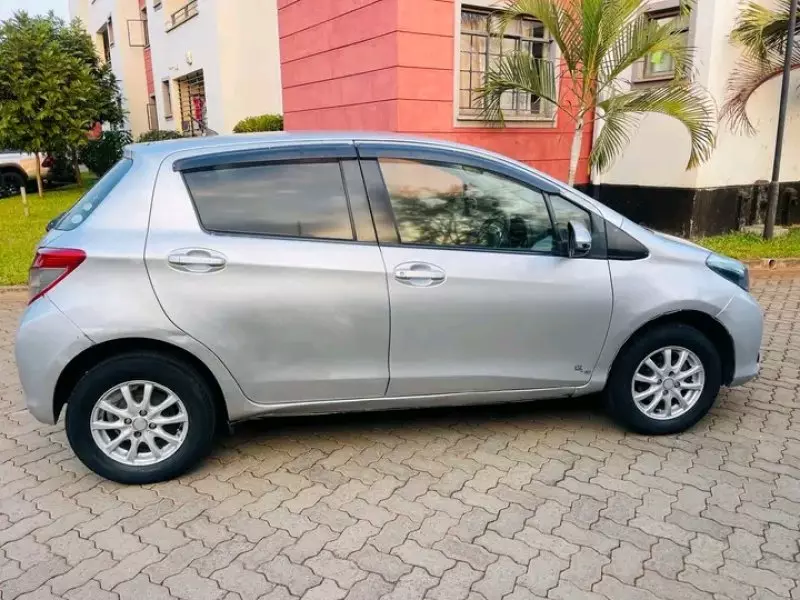 Toyota Vitz   - 2013