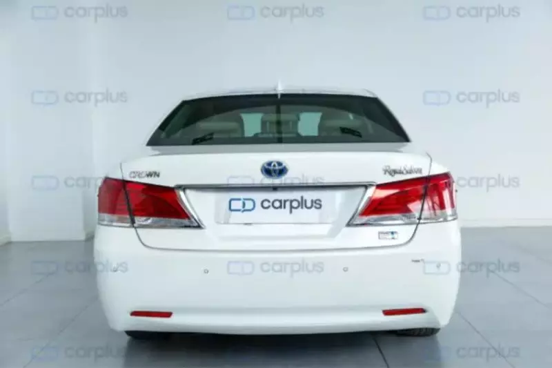 Toyota Crown Royal saloon Hybrid    -