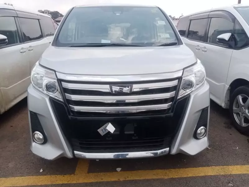 Toyota Noah   - 2016