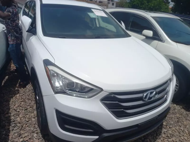 Hyundai Santa Fe   - 2016