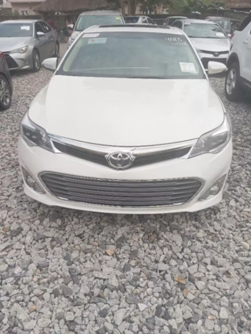 Toyota Avalon   - 2013