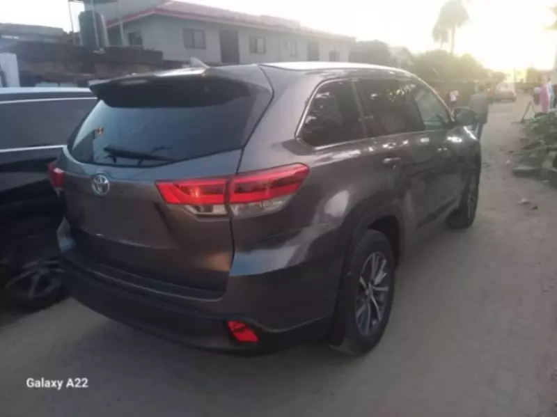 Toyota Highlander   - 2017