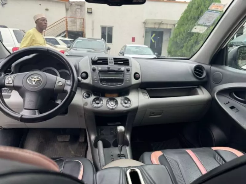 Toyota Rav4   - 2010