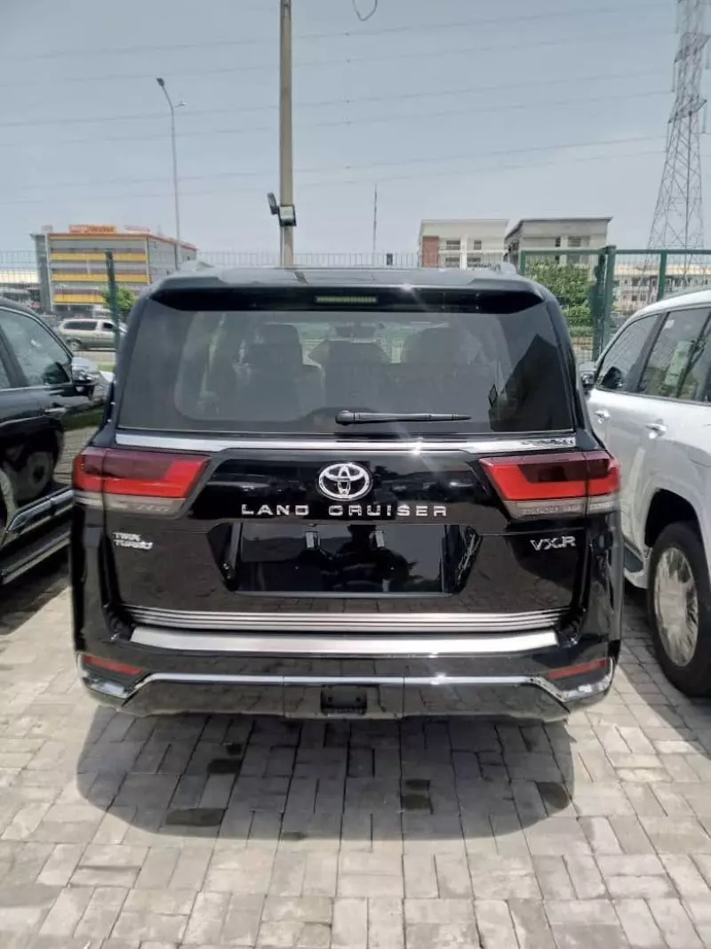 Toyota  Land Cruiser VXR V8   - 2024
