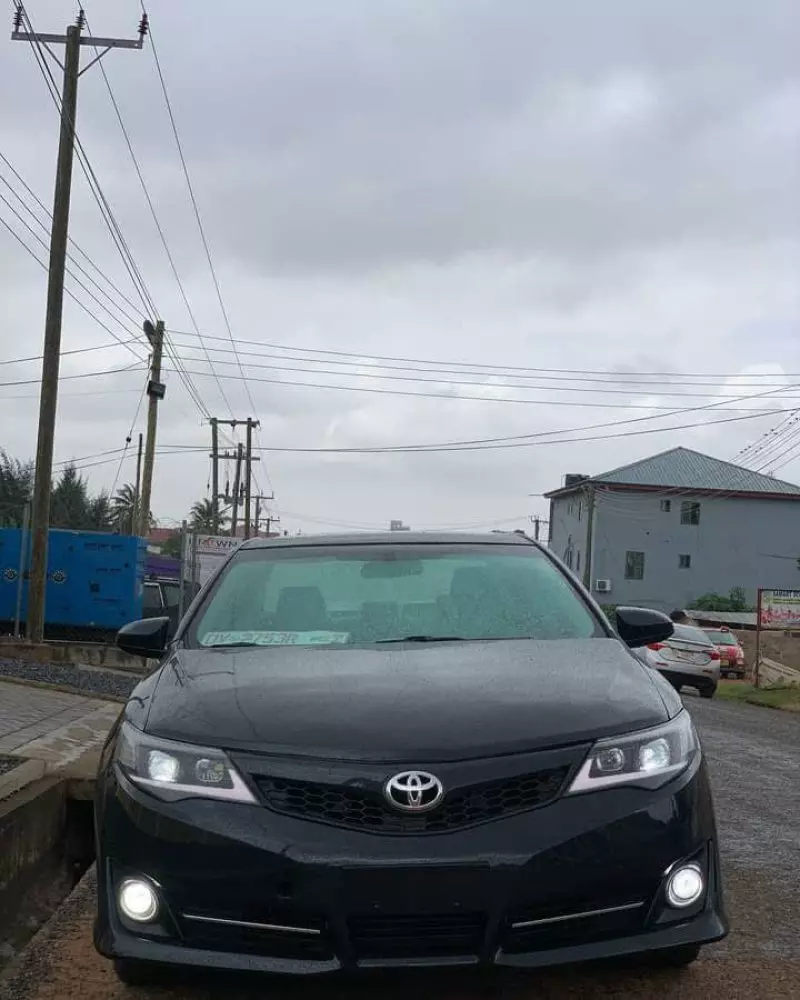 Toyota Camry   - 2013
