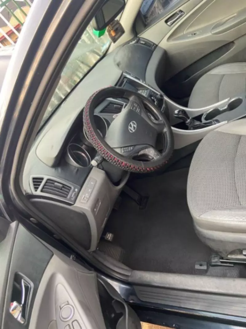 Hyundai Sonata   - 2011
