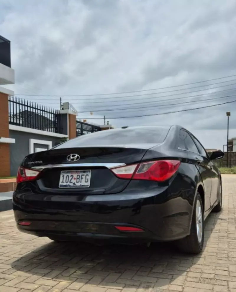 Hyundai Sonata   - 2011