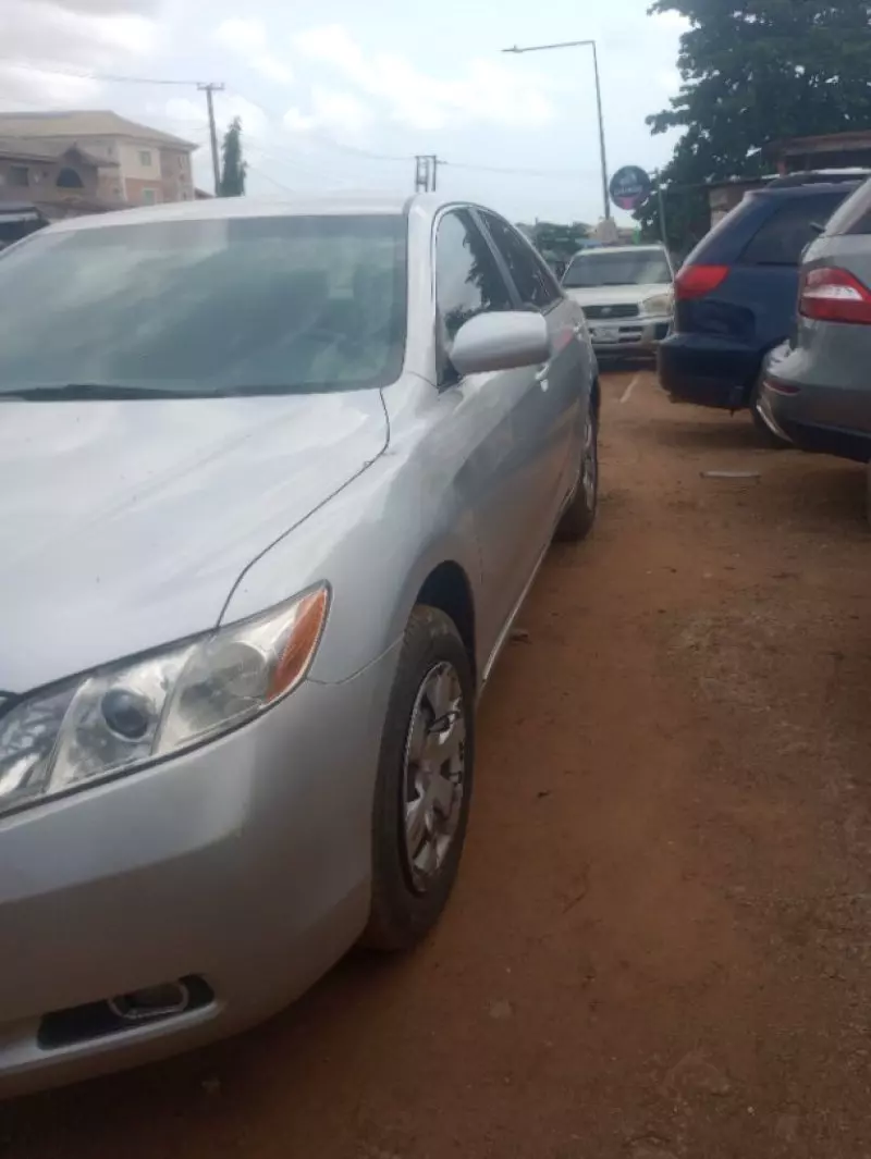 Toyota Camry   - 2009