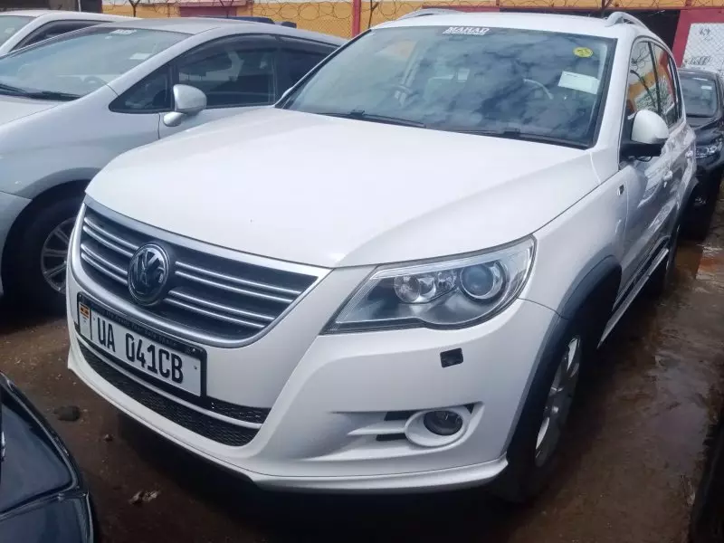 Volkswagen Tiguan   - 2010