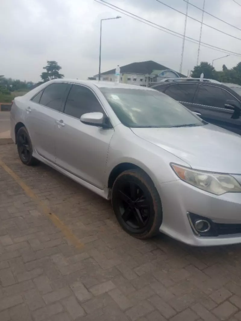 Toyota Camry   - 2016