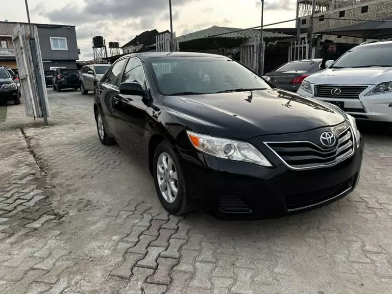 Toyota Camry   - 2011
