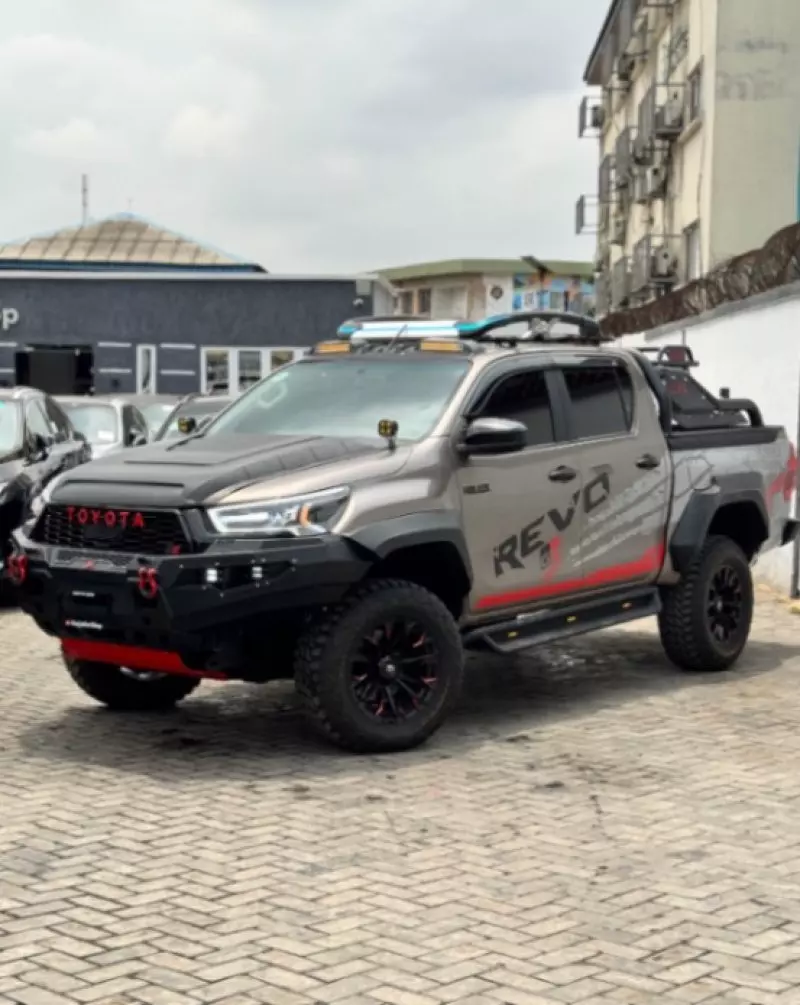 Toyota Hilux   - 2020