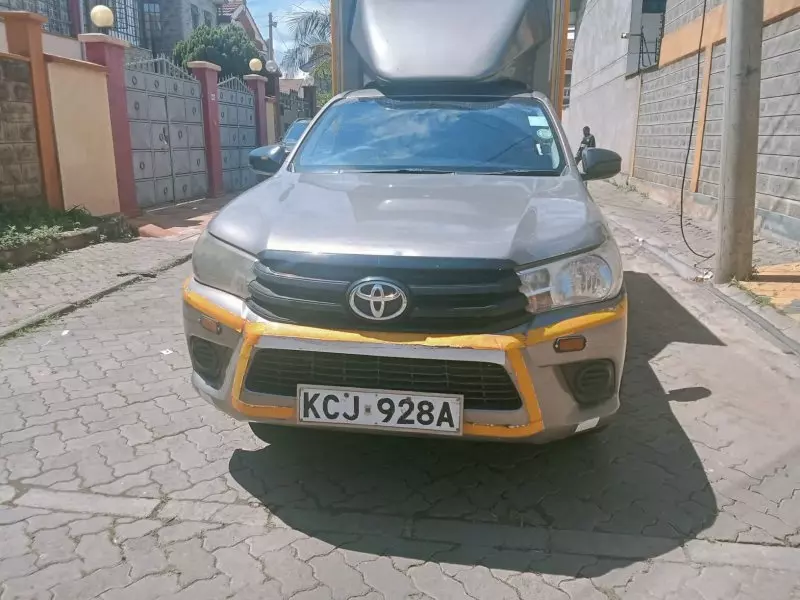 Toyota Hilux   - 2016