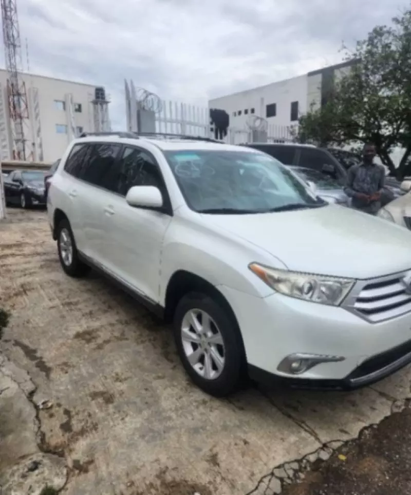 Toyota Highlander   - 2012