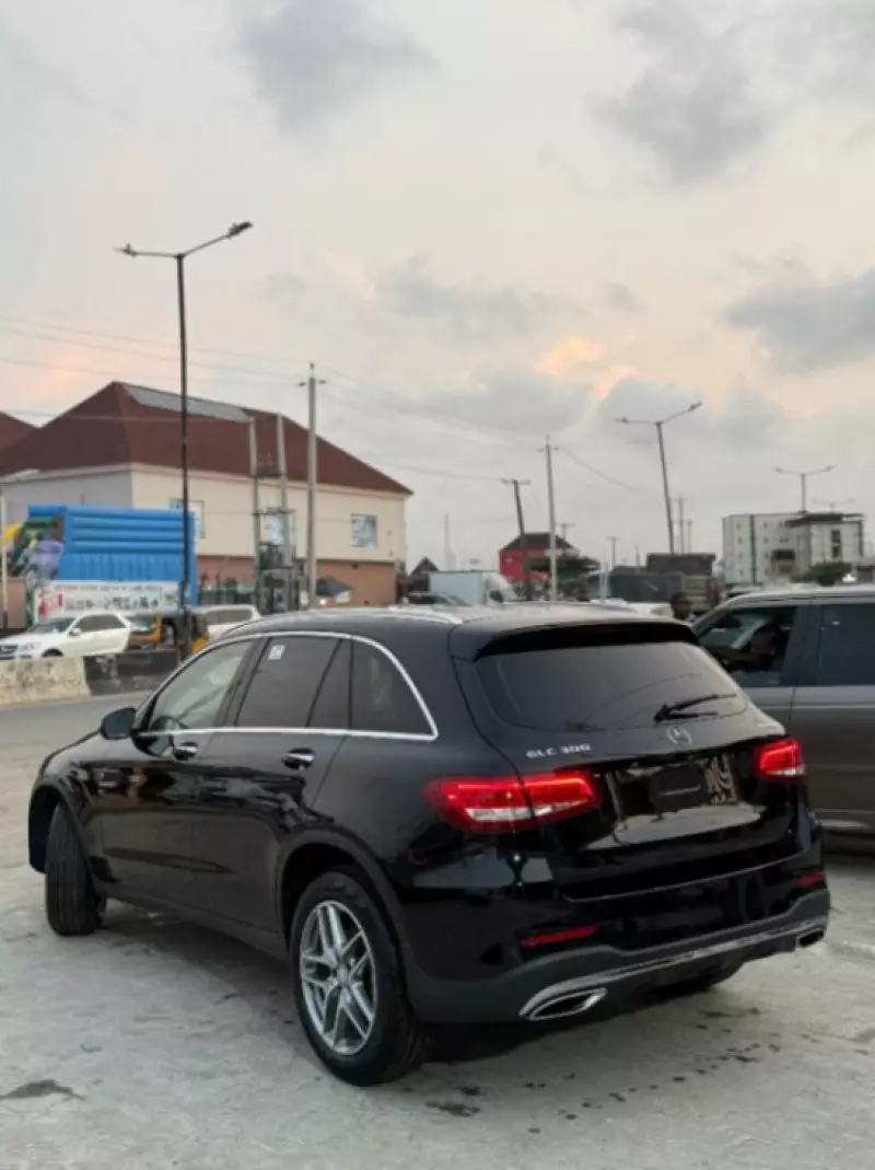 Mercedes-Benz GLC 300   - 2017