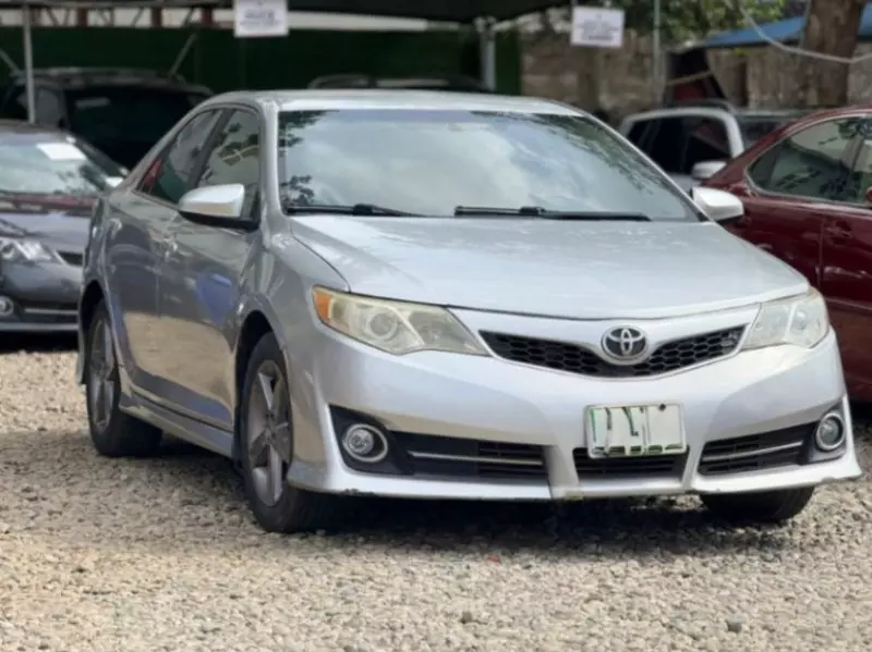 Toyota Camry   - 2012