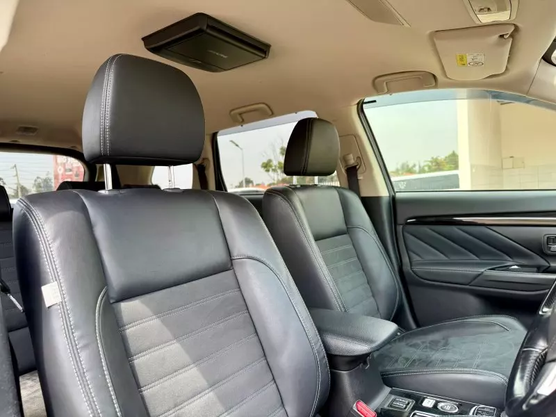 Mitsubishi Outlander hybrid    - 2017