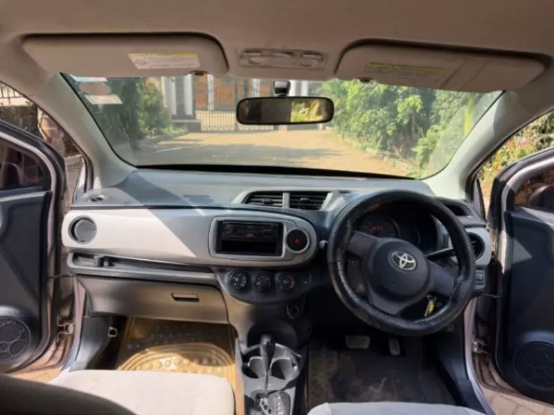 Toyota Vitz   - 2012