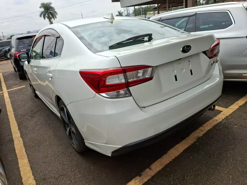 Subaru Legacy B4   - 2017