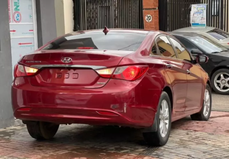 Hyundai Sonata   - 2011
