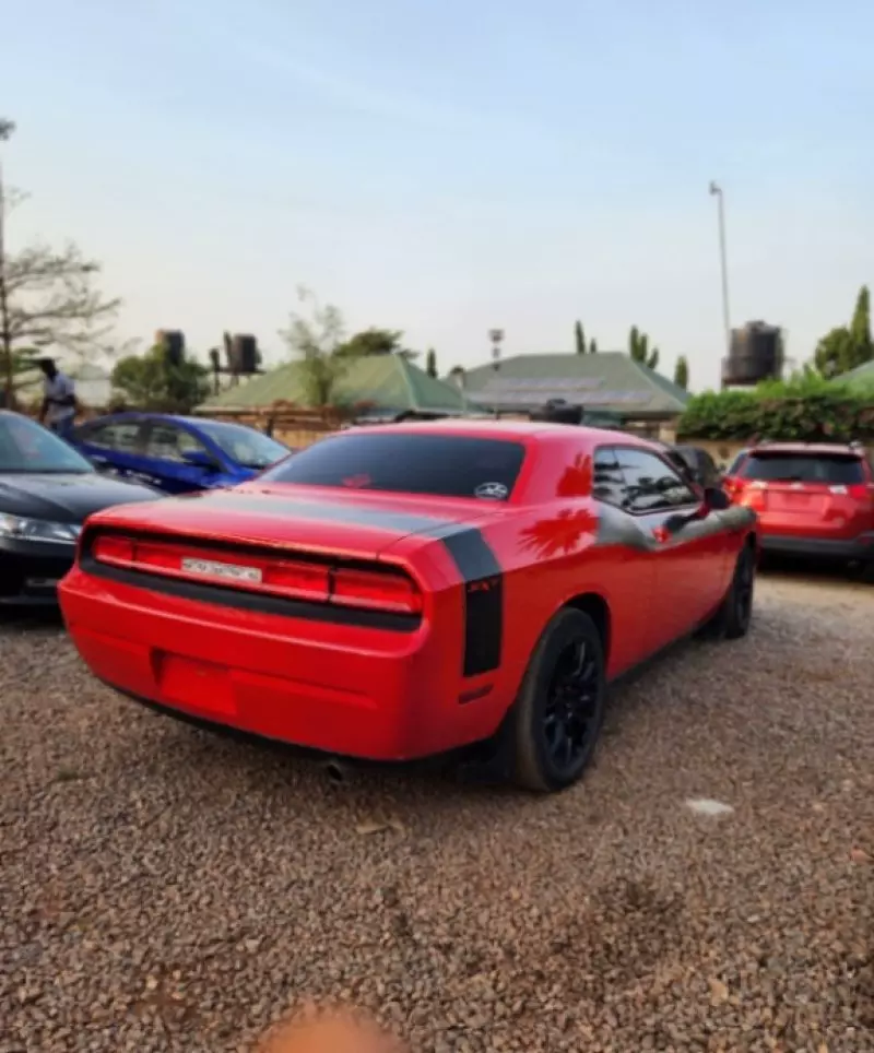 Dodge Challenger   - 2010