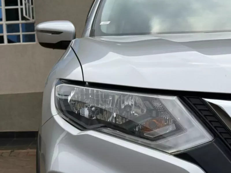 Nissan X-TRAIL    - 2018