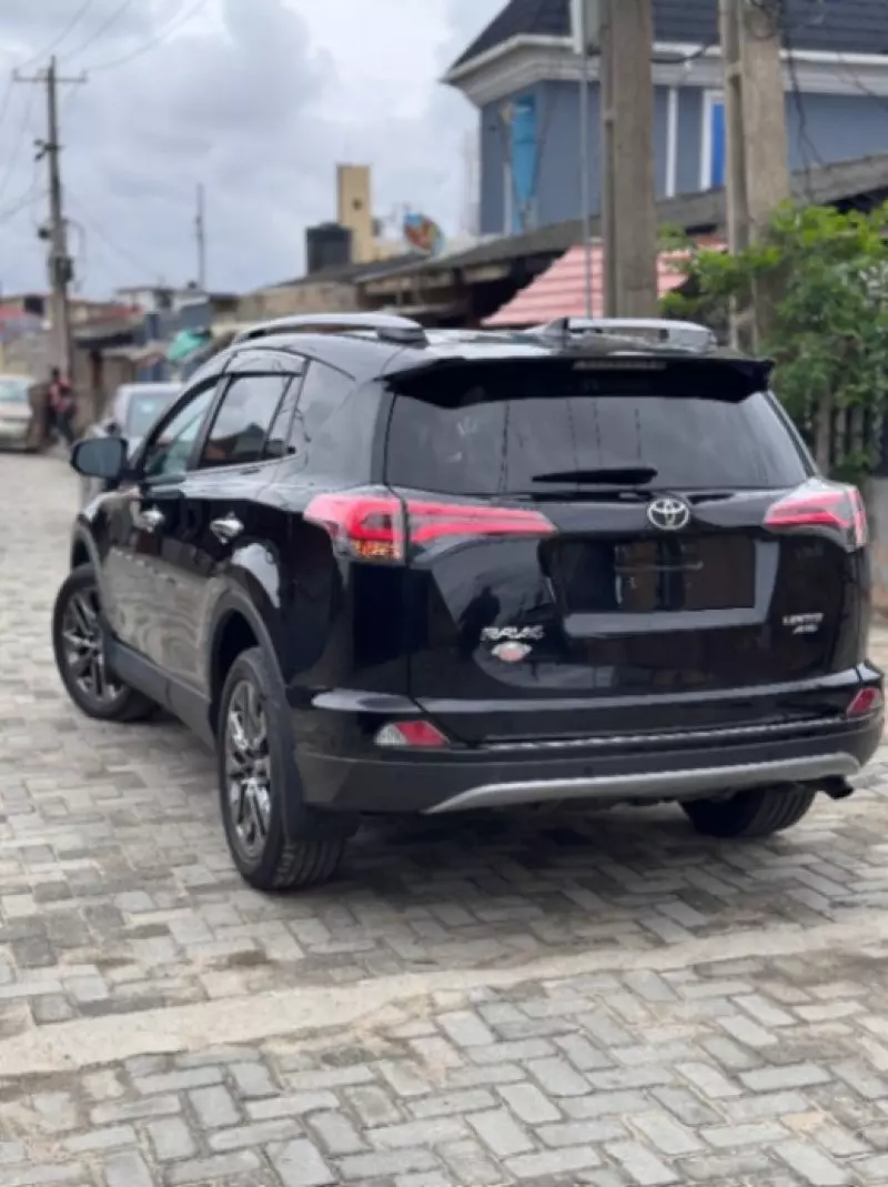 Toyota RAV 4   - 2018