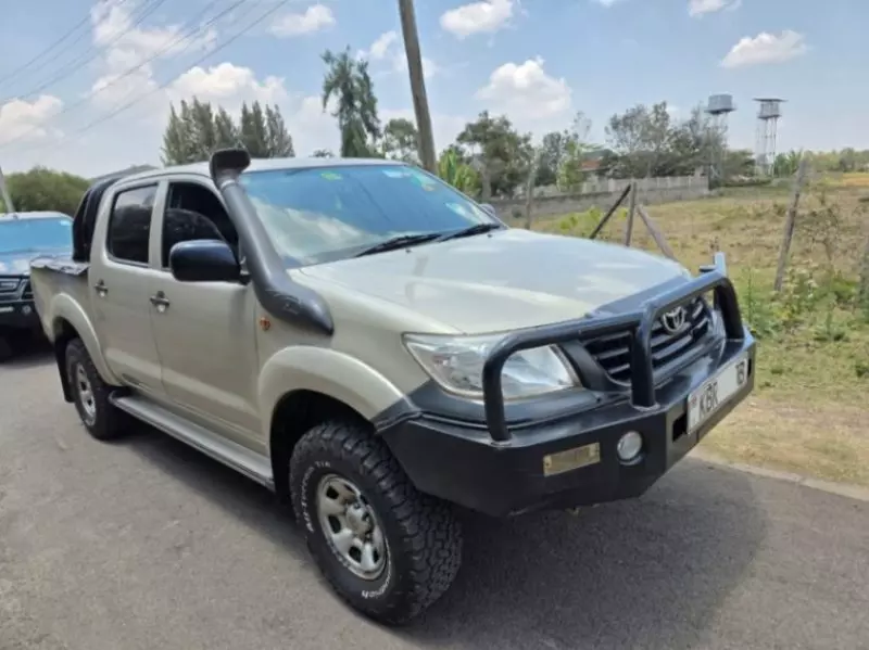 Toyota Hilux   - 2012