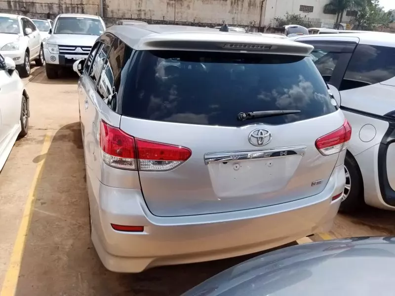 Toyota Wish   - 2011