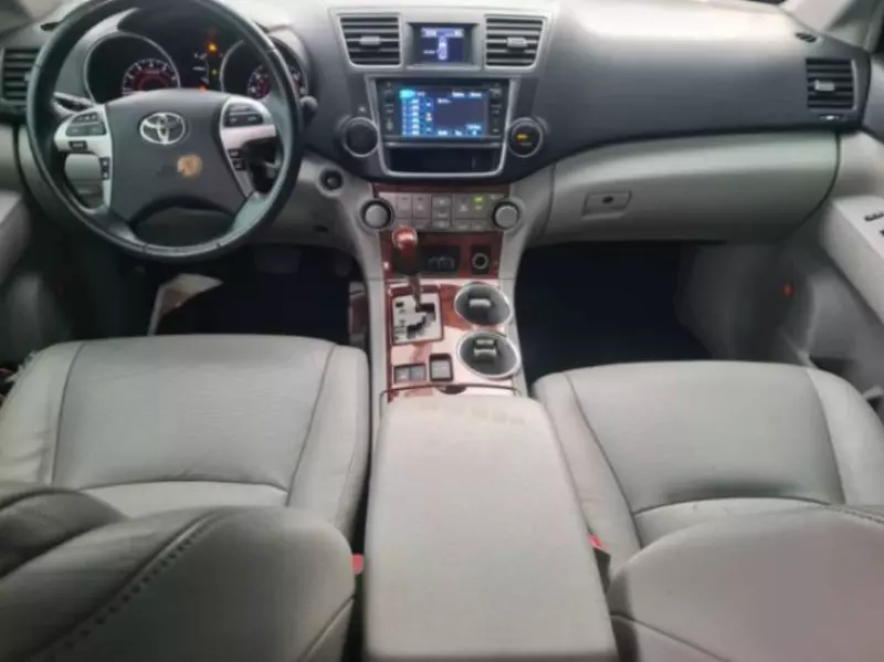 Toyota Highlander   - 2013