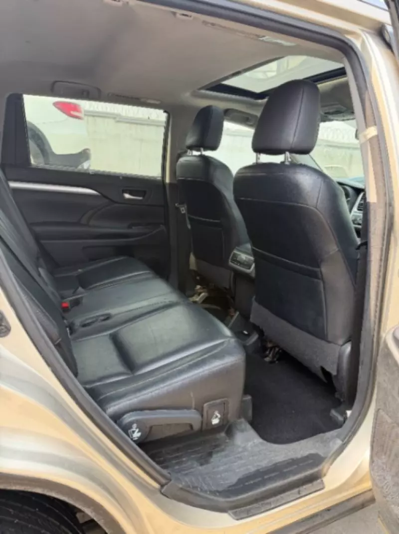 Toyota Highlander   - 2016