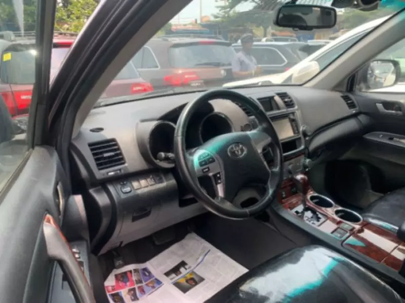 Toyota Highlander   - 2012