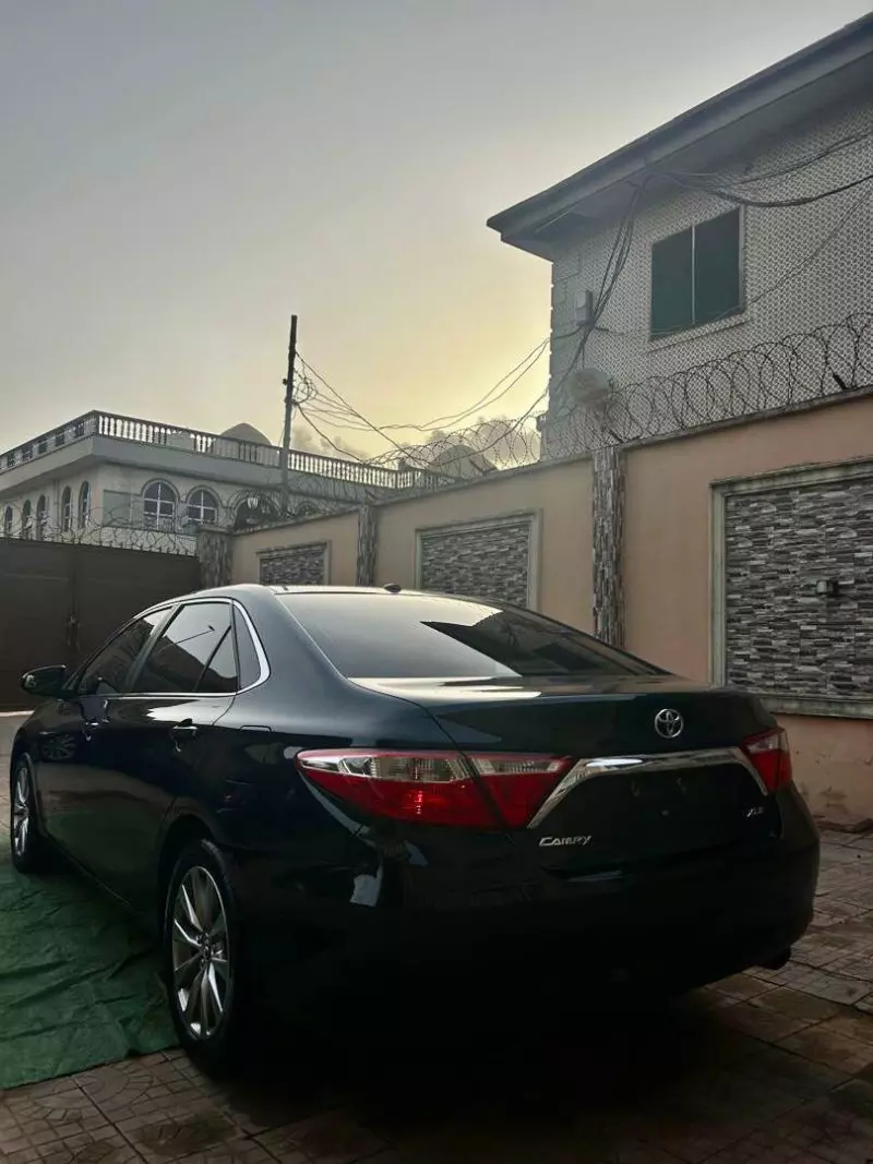 Toyota Camry   - 2012