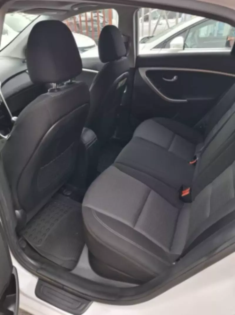 Hyundai Elantra   - 2013